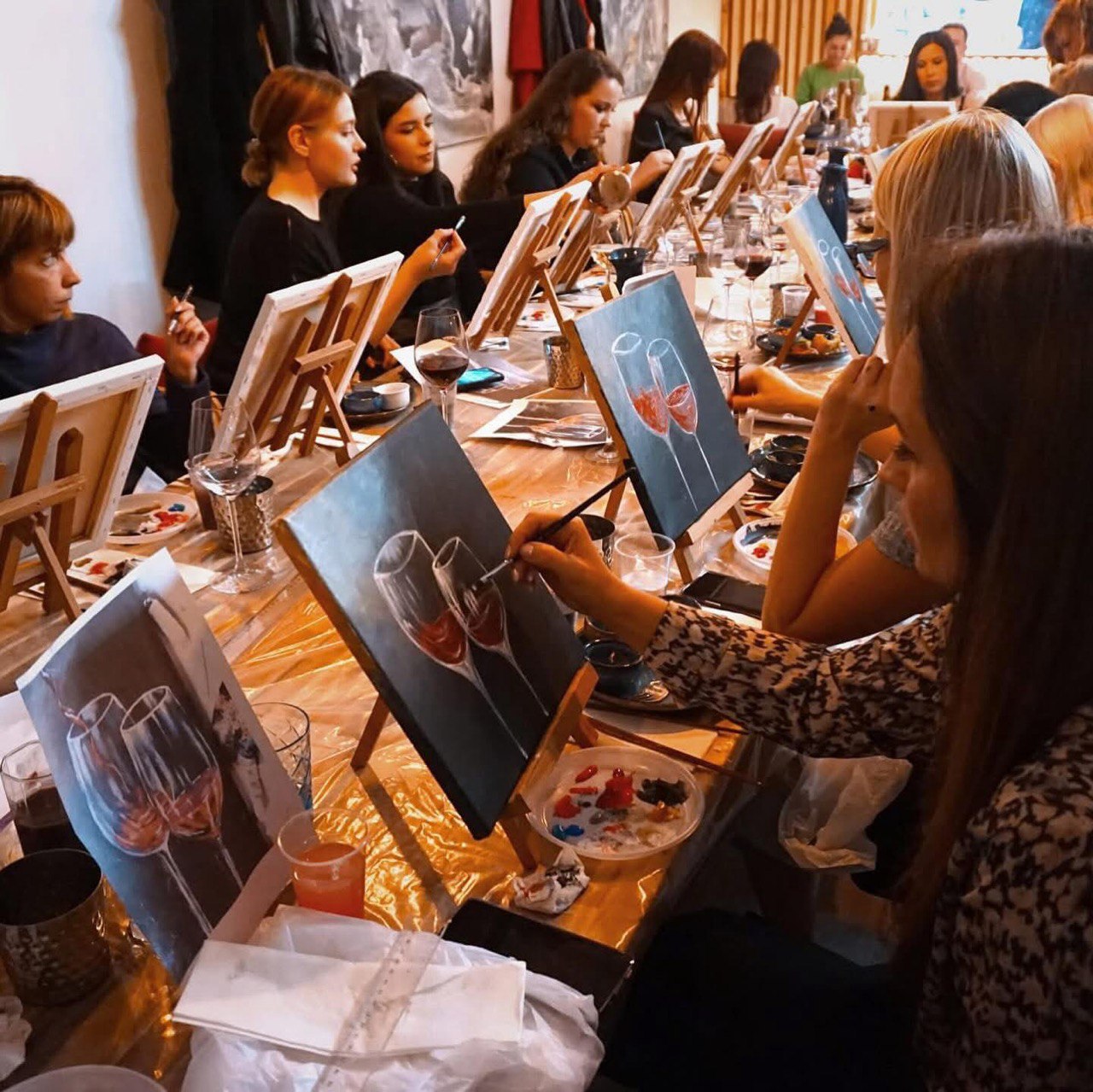 Maalimine aitab aeglustada tempot ja siseneda vooseisundisse: hingamine ühtlustub, mõtted rahunevad, pinge alaneb.